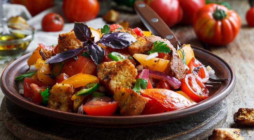 Panzanella mit Tomaten und Ciabatta