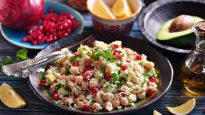 CousCous Salat mit Granatapfel und Avocado