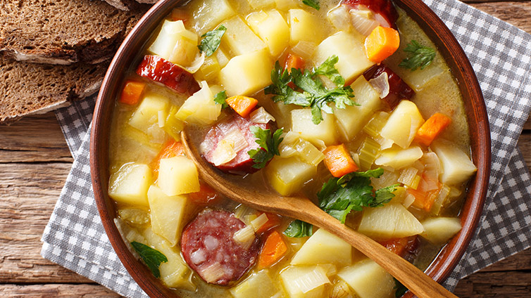 Kartoffelsuppe mit Würstchen