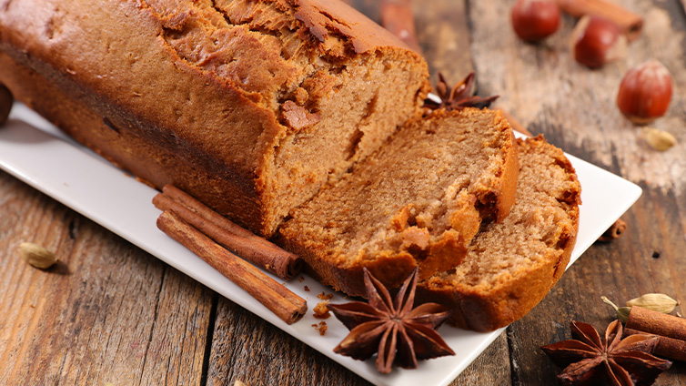 Gewürzkuchen von der Seite fotografiert