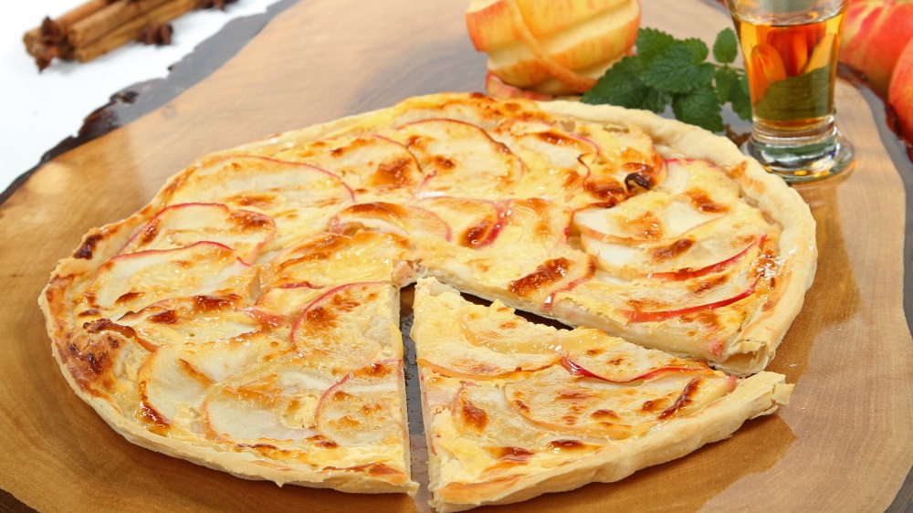 Flammkuchen mit Apfel