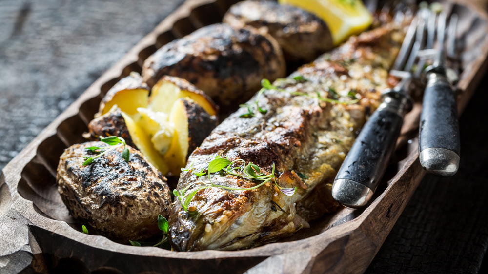 Außen knusprig, innen zart: Forelle gebraten