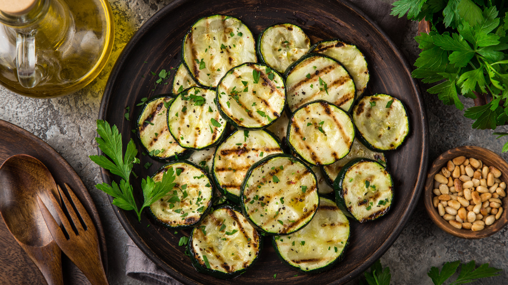 Würzig und gut: Zucchini vom Grill