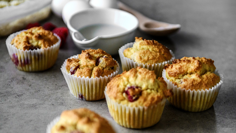 Low-Carb-Muffins mit Himbeeren